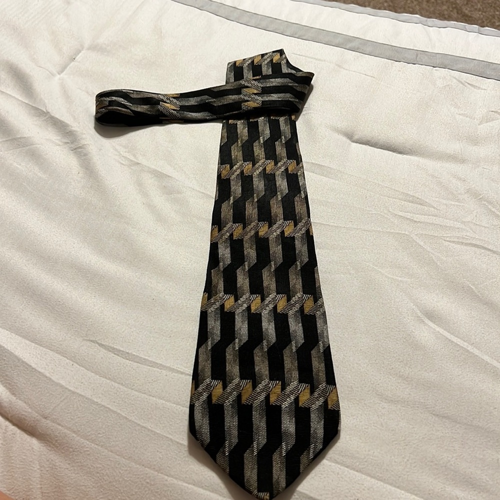 Albert Nipon 100% silk tie